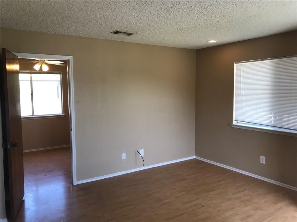 1638 Post Rd - Photo 3