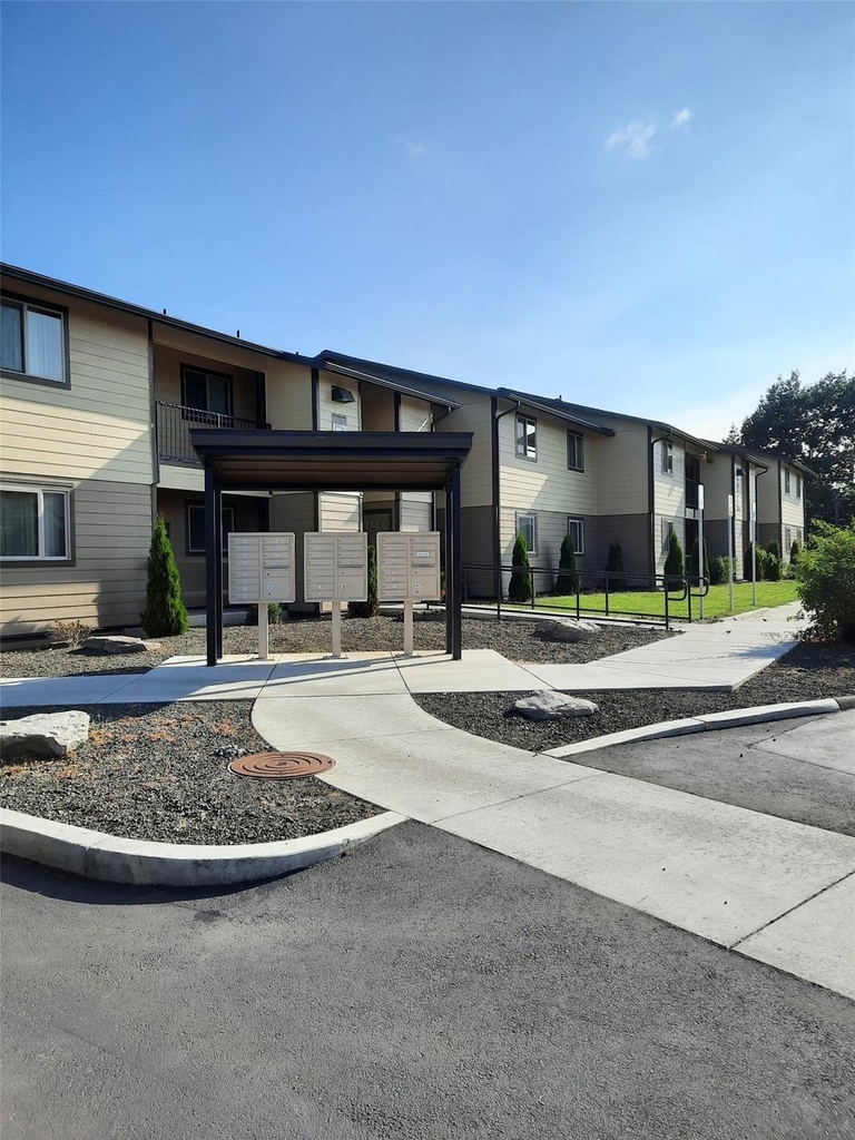 189 Nw Glenhart Ave - Photo 1