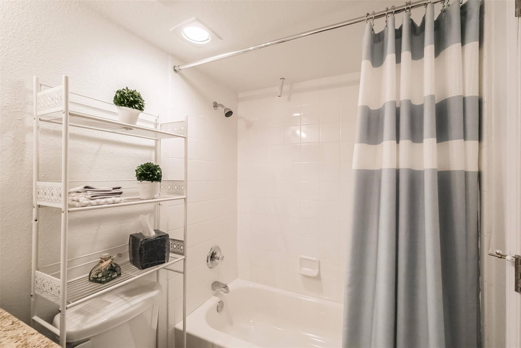 5900 N Braeswood Blvd - Photo 19