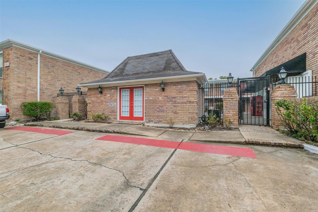 5900 N Braeswood Blvd - Photo 29