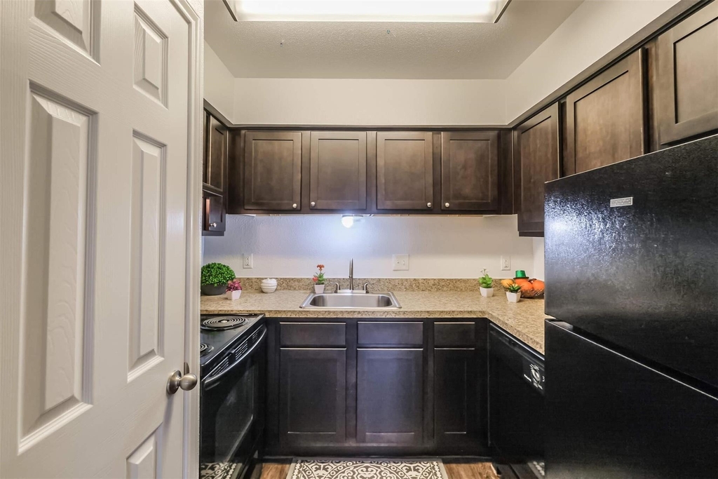 5900 N Braeswood Blvd - Photo 8