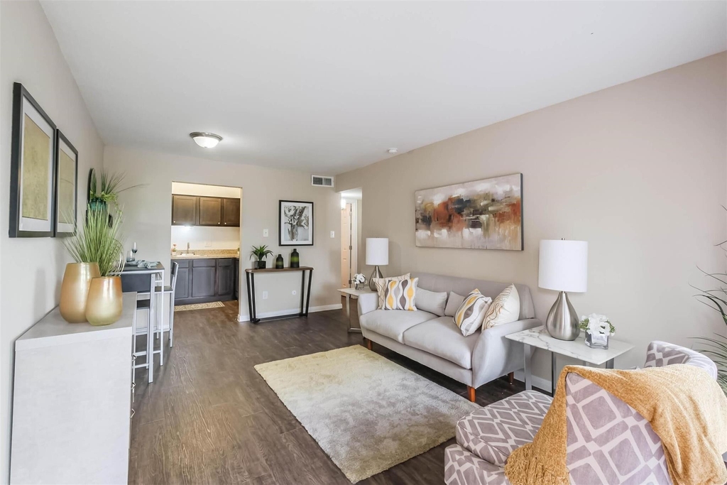 5900 N Braeswood Blvd - Photo 0