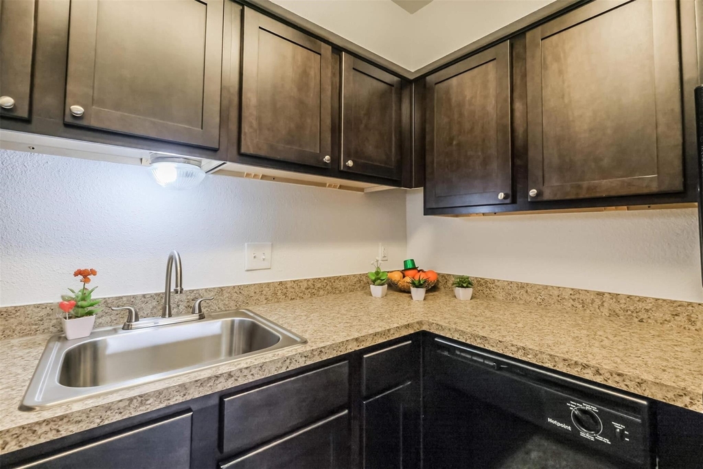 5900 N Braeswood Blvd - Photo 11