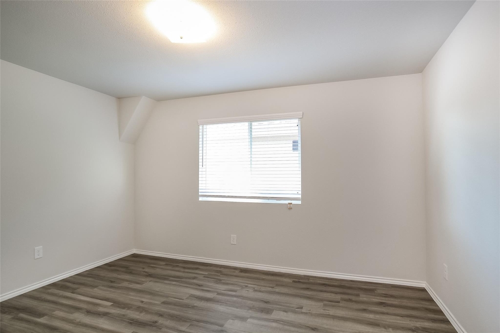 8506 Middleton Oaks Circle - Photo 13
