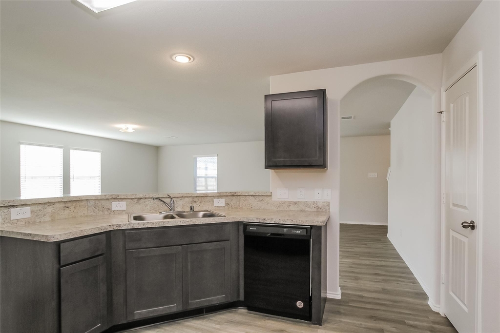 8506 Middleton Oaks Circle - Photo 4