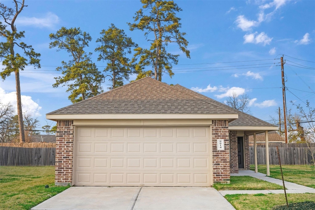 8814 Lar-ree Oaks Circle - Photo 1