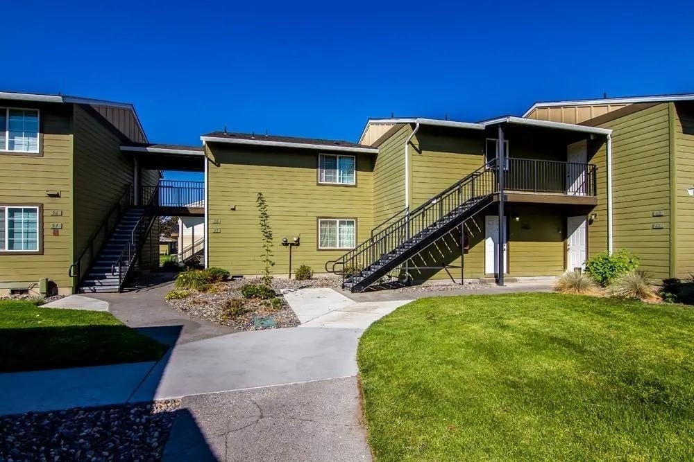 405 Sw 11th St - Photo 2