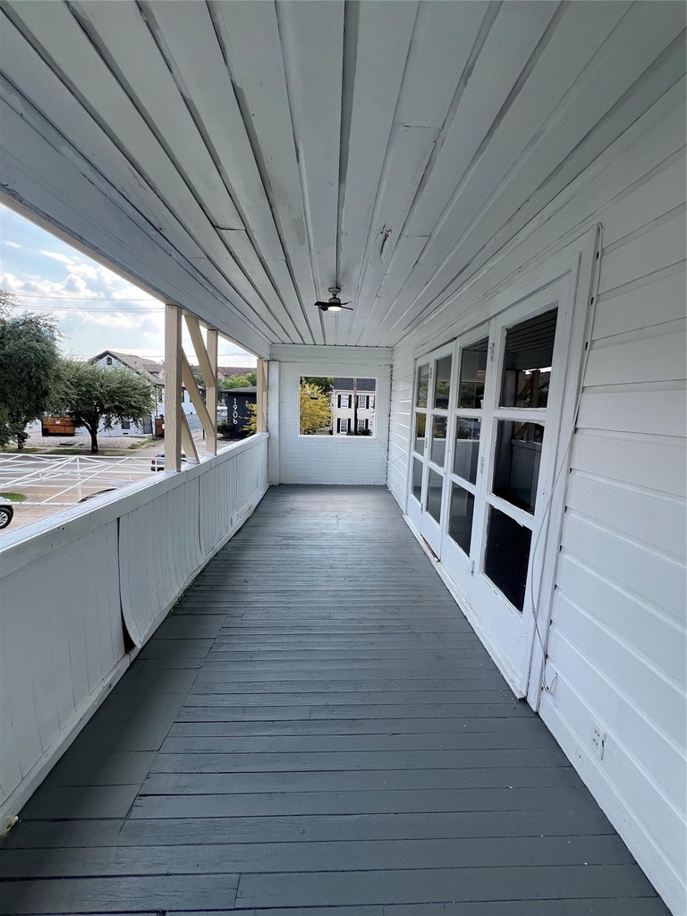 1905 Binz Street - Photo 2