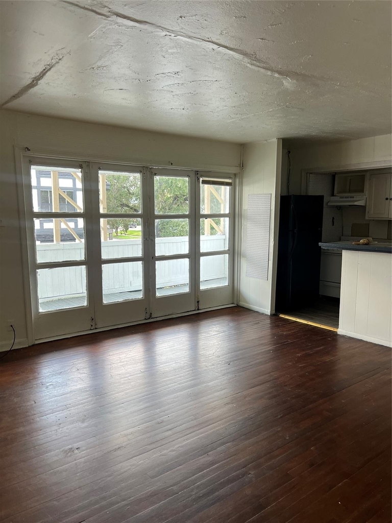 1905 Binz Street - Photo 3