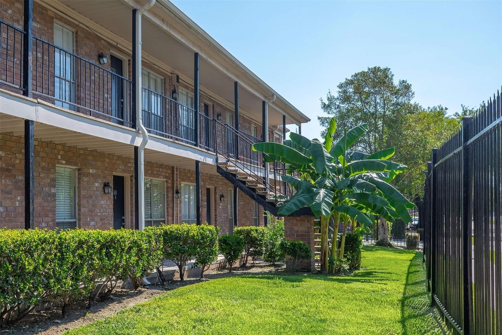5900 N Braeswood Blvd - Photo 21