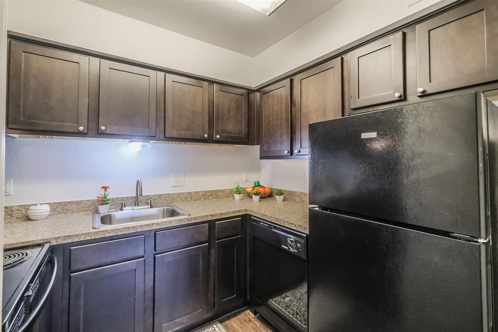 5900 N Braeswood Blvd - Photo 9