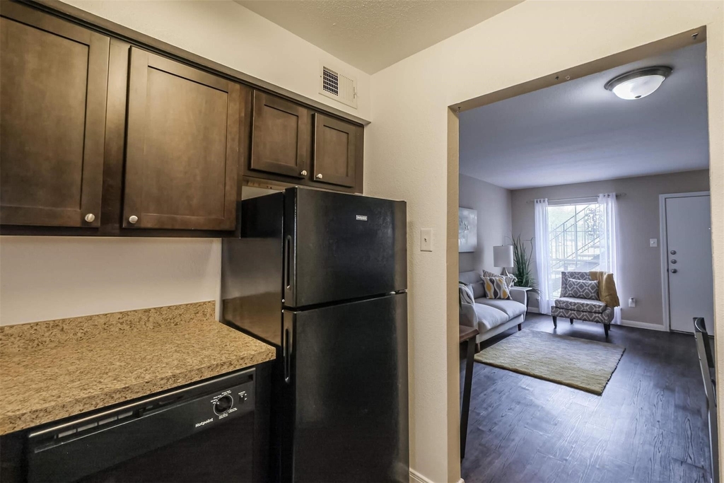 5900 N Braeswood Blvd - Photo 12