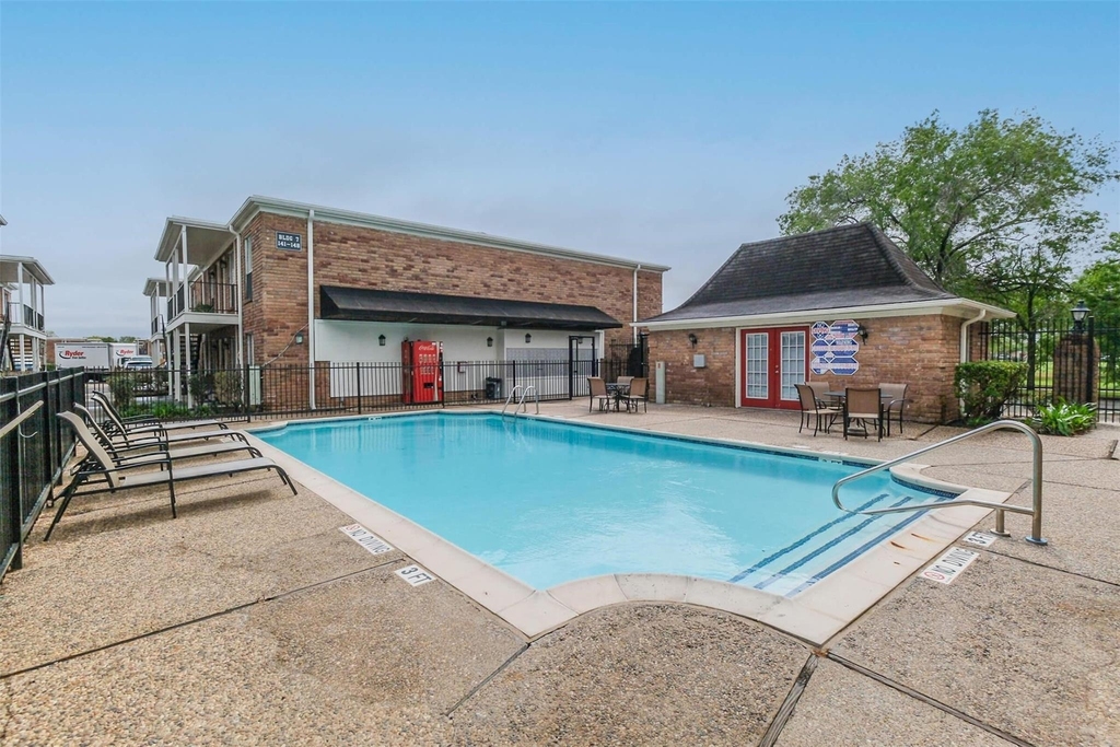 5900 N Braeswood Blvd - Photo 25