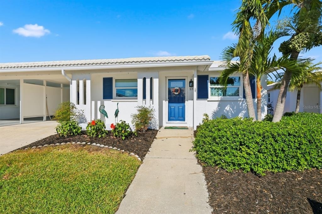 573 Spanish Drive N - Photo 0