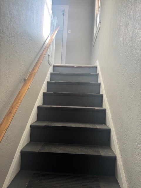 855 Vankirk St - Photo 2