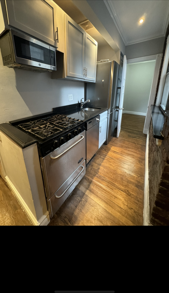 410 East 13th Street - Photo 3