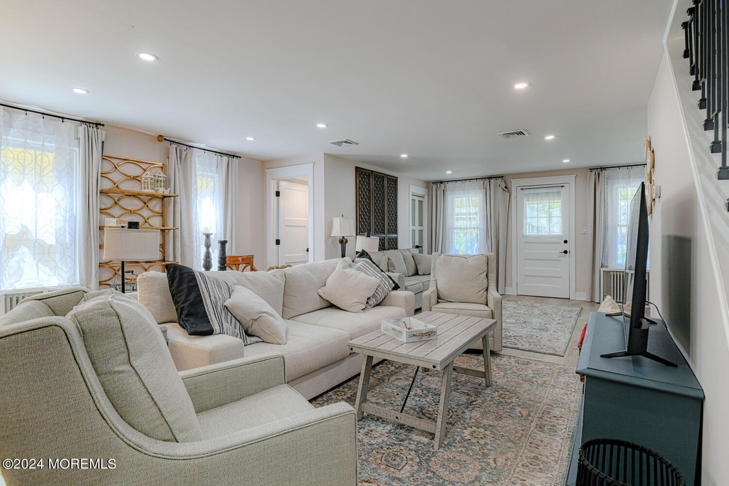 83 Broadway - Photo 15