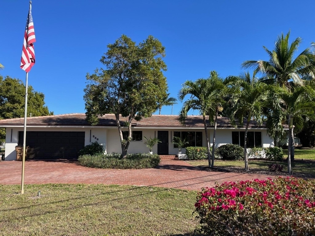 556 Se 15th Avenue - Photo 0