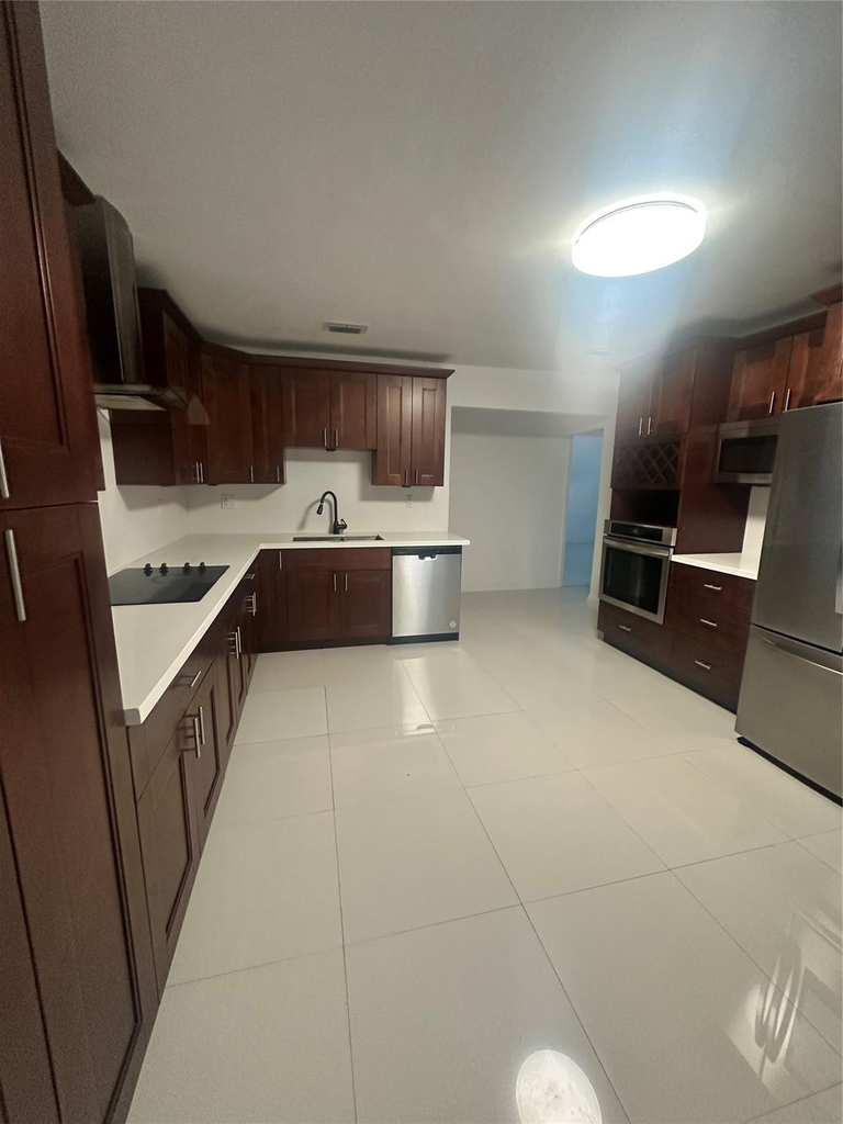 2810 Ne 60th Street - Photo 10