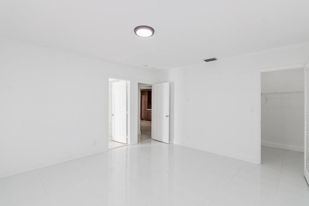 2810 Ne 60th Street - Photo 37