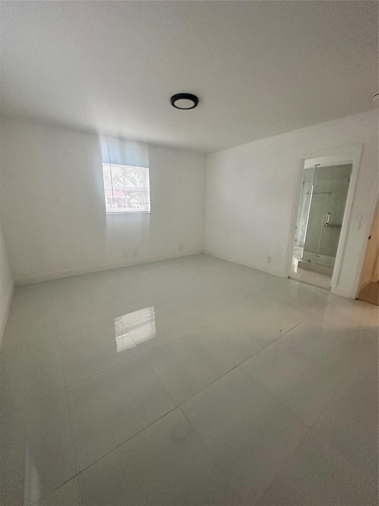 2810 Ne 60th Street - Photo 9
