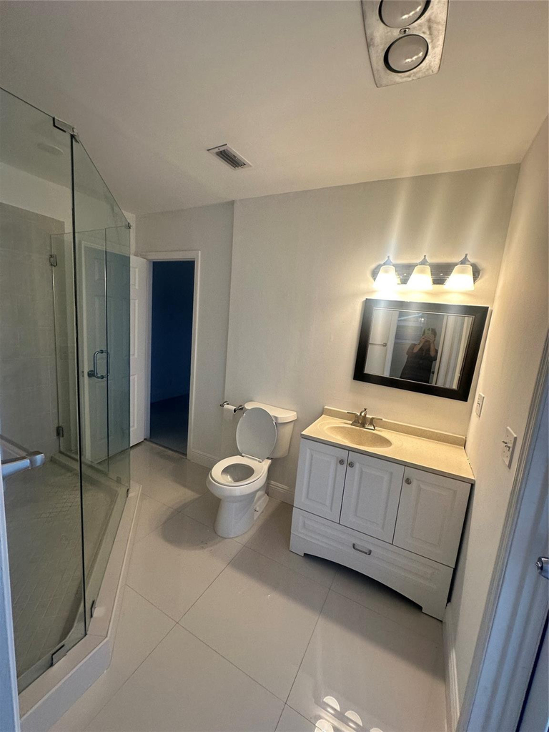 2810 Ne 60th Street - Photo 4
