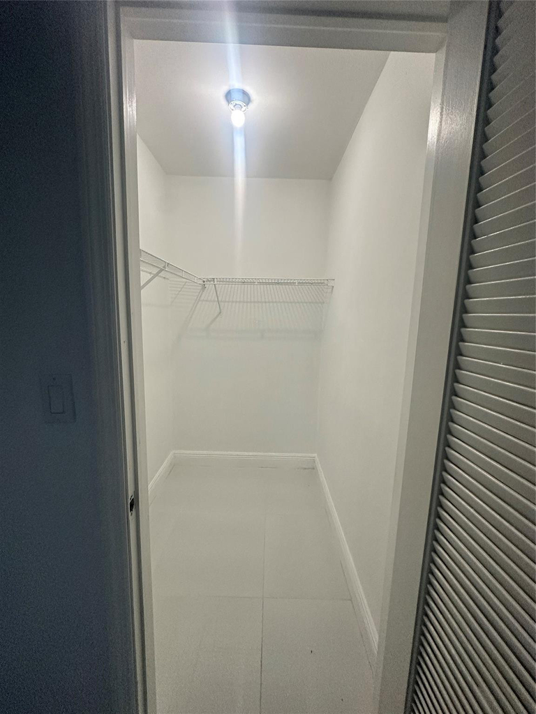 2810 Ne 60th Street - Photo 8
