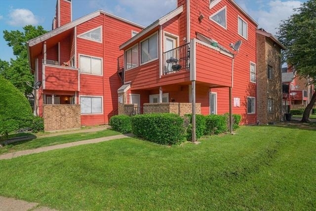 9825 N Walnut Street - Photo 2