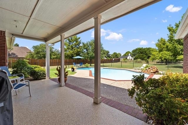 425 Chippendale Drive - Photo 3