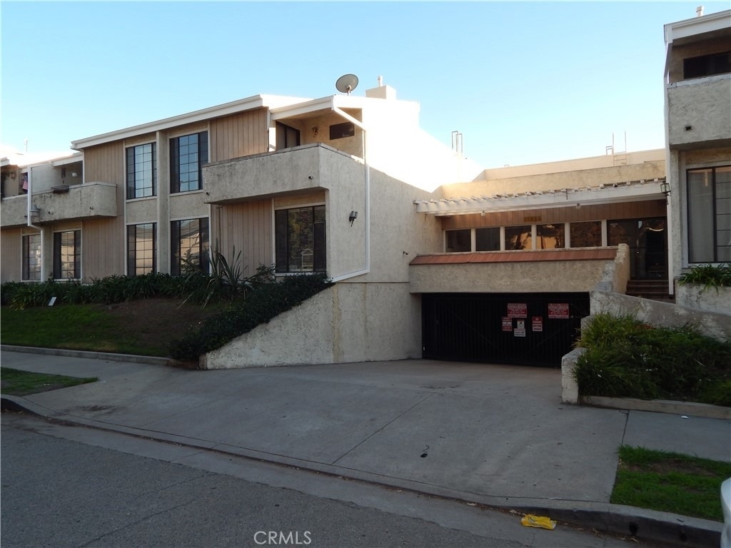 11834 Gilmore - Photo 0