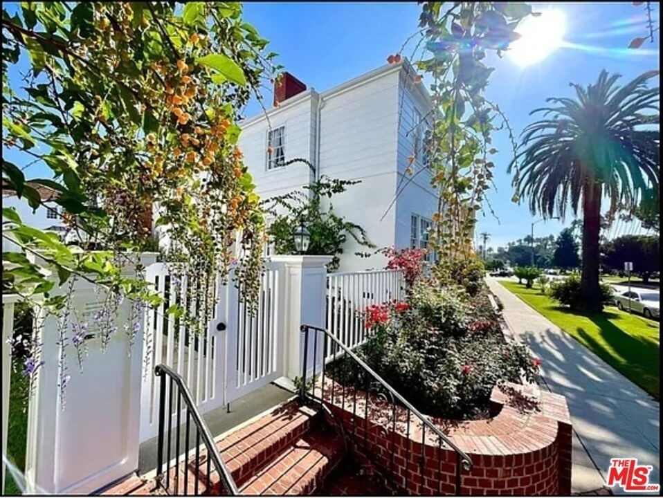 429 Ocean Ave - Photo 5