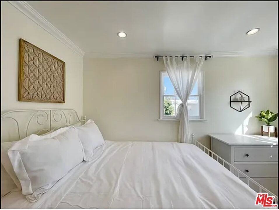 429 Ocean Ave - Photo 2