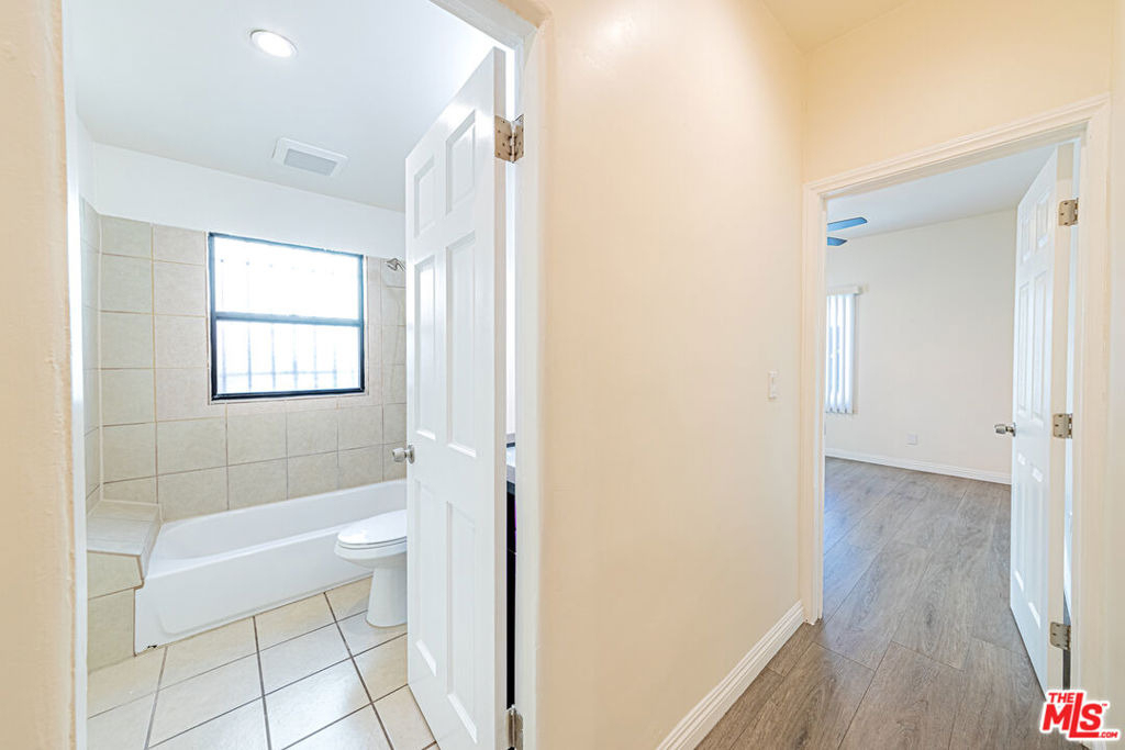 1152 S Bronson Avenue - Photo 8