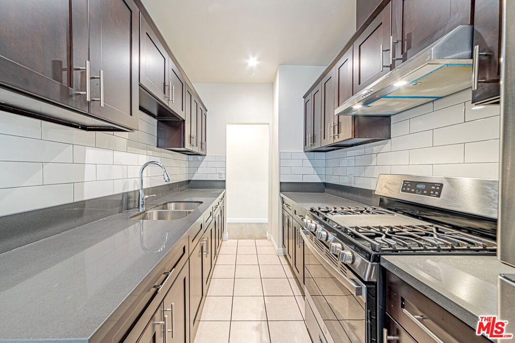 1152 S Bronson Avenue - Photo 5