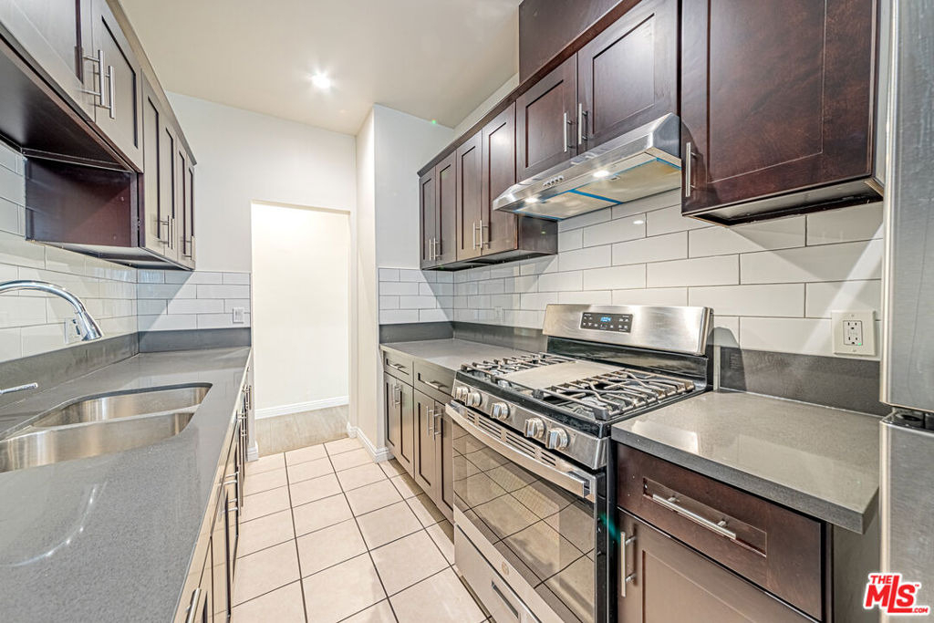 1152 S Bronson Avenue - Photo 4