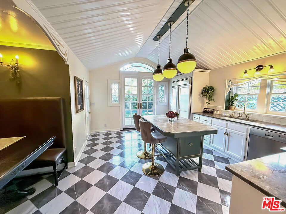 370 Main Street - Photo 11