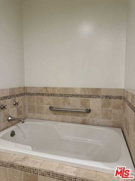 137 S Spalding Drive - Photo 11