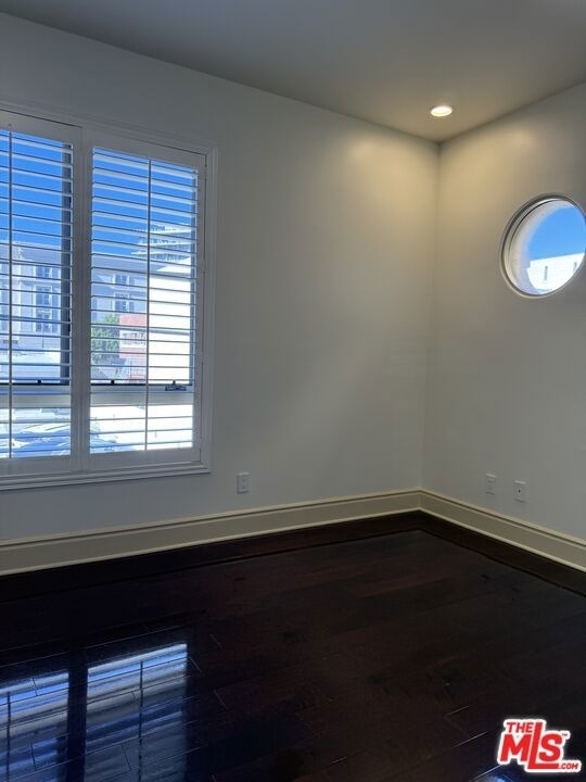 137 S Spalding Drive - Photo 14