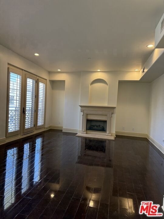 137 S Spalding Drive - Photo 1