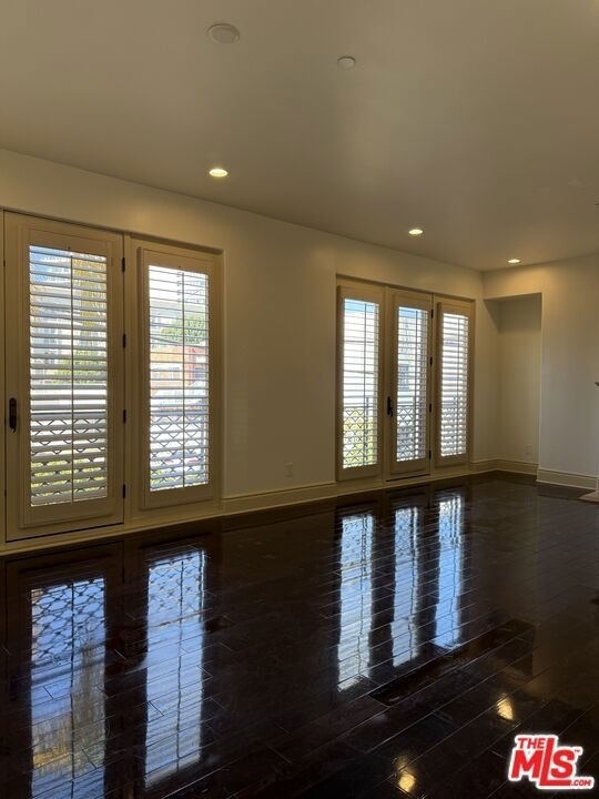 137 S Spalding Drive - Photo 4