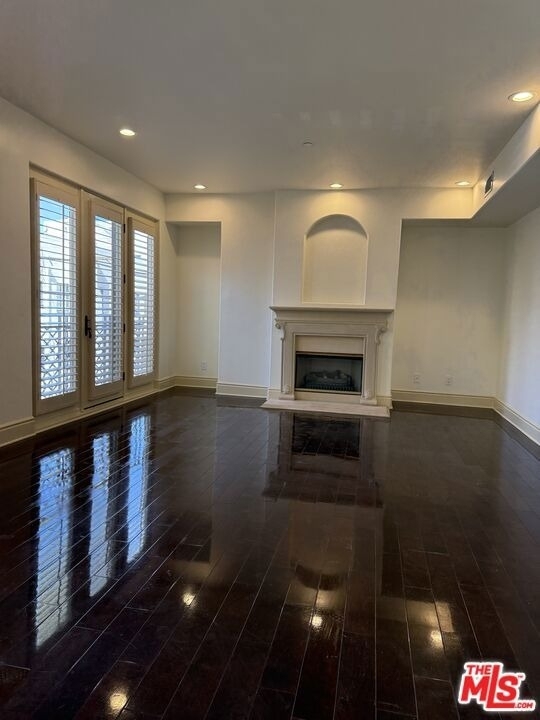 137 S Spalding Drive - Photo 2