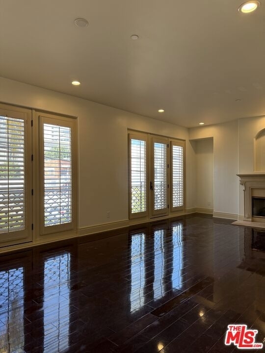 137 S Spalding Drive - Photo 3