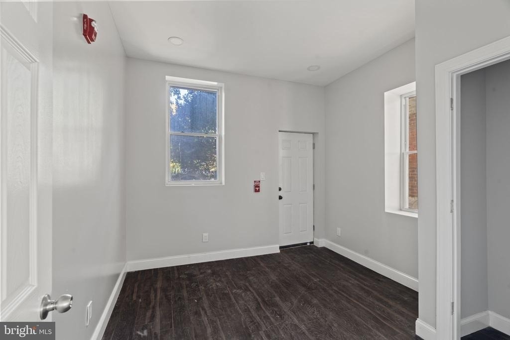5237 Chester Avenue - Photo 14