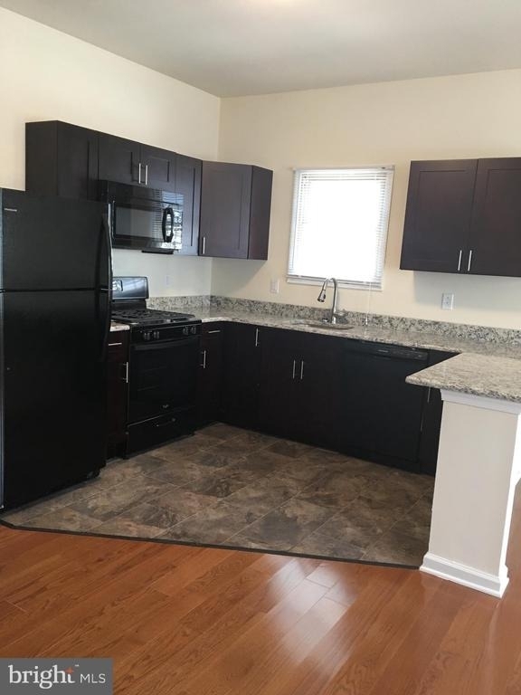 357 Oakwood Avenue - Photo 2
