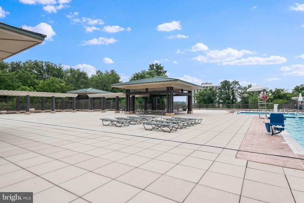 5225 Pooks Hill Road - Photo 38