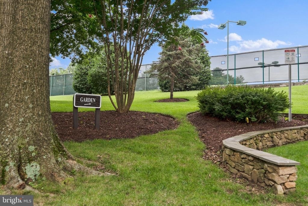 5225 Pooks Hill Road - Photo 43