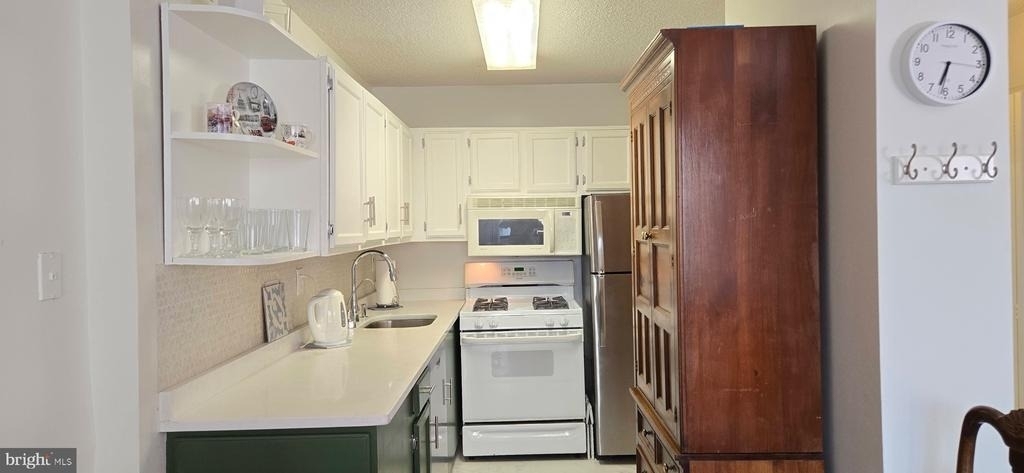5225 Pooks Hill Road - Photo 2