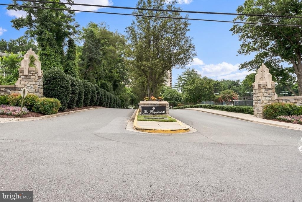 5225 Pooks Hill Road - Photo 46