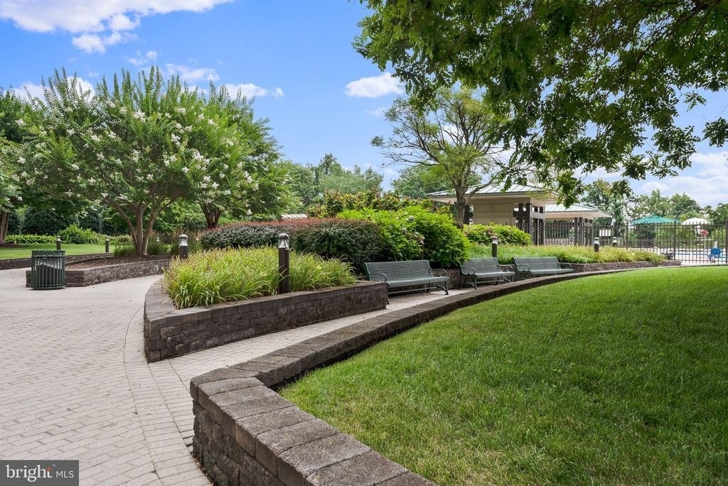 5225 Pooks Hill Road - Photo 36