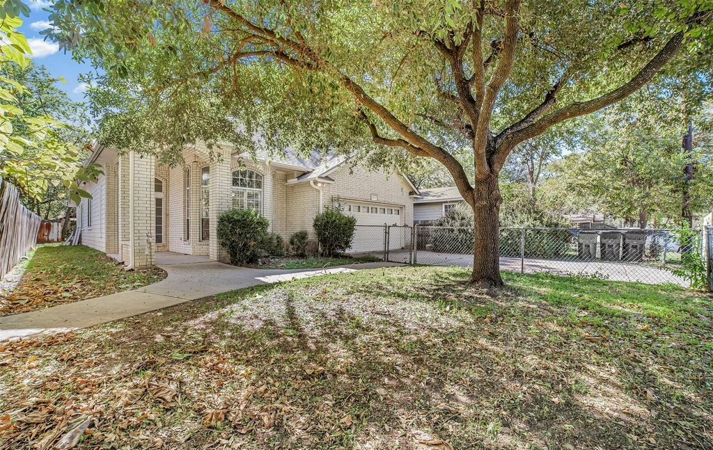 409 E Austin Ave - Photo 4
